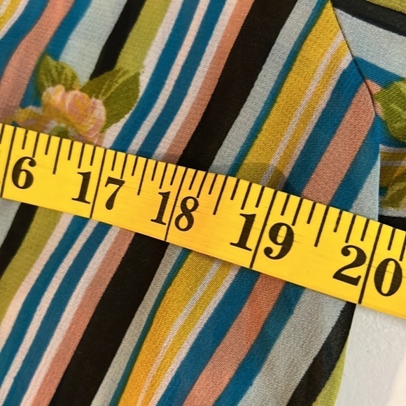 Mileage BLOUSE WITH TIE WAIST AND LONGER SHIRT TAIL BACK size.XL - Picture 9 of 12